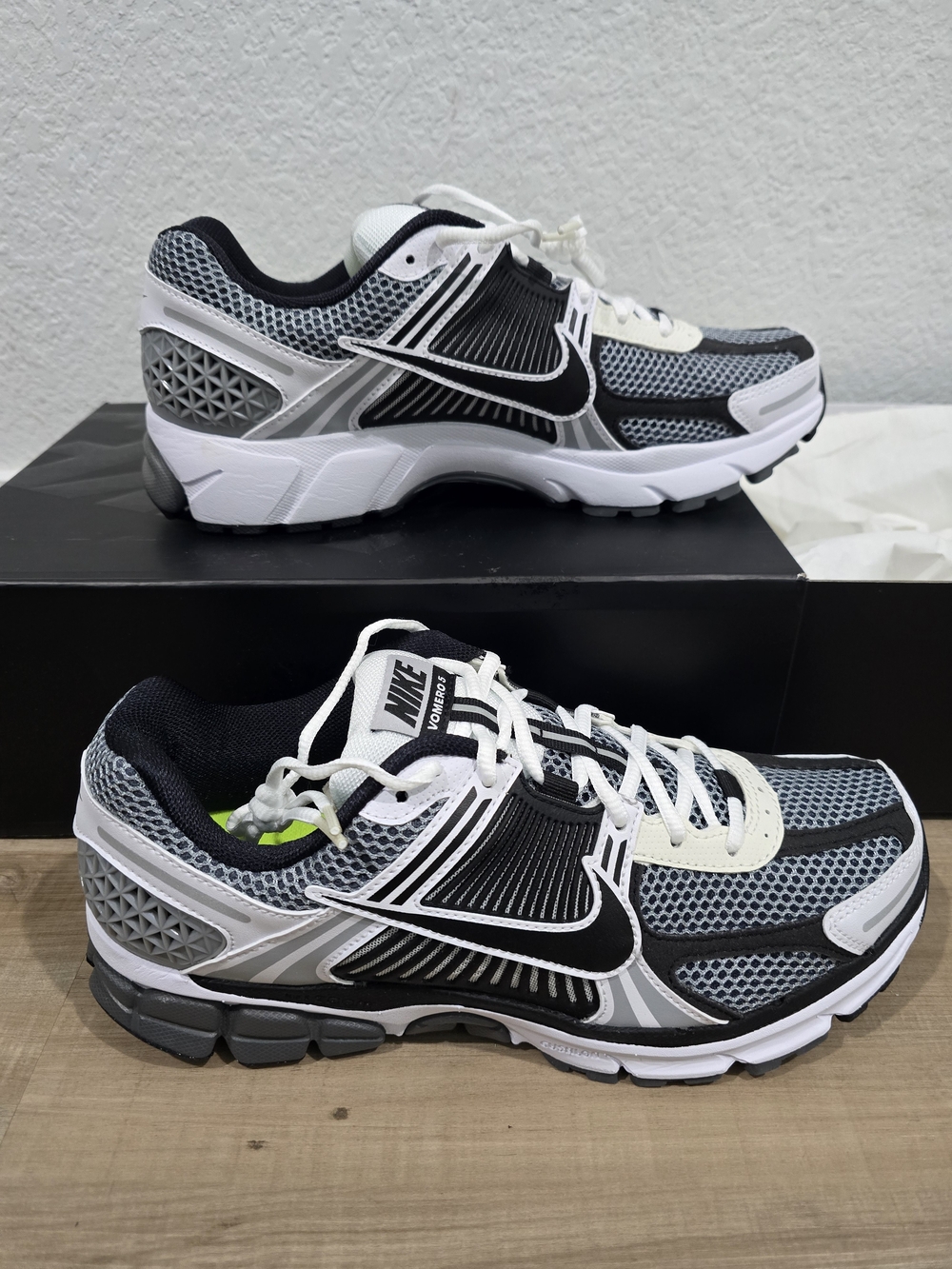 Nike Zoom Venero 5 SE Black & Gray Running Sneakers
